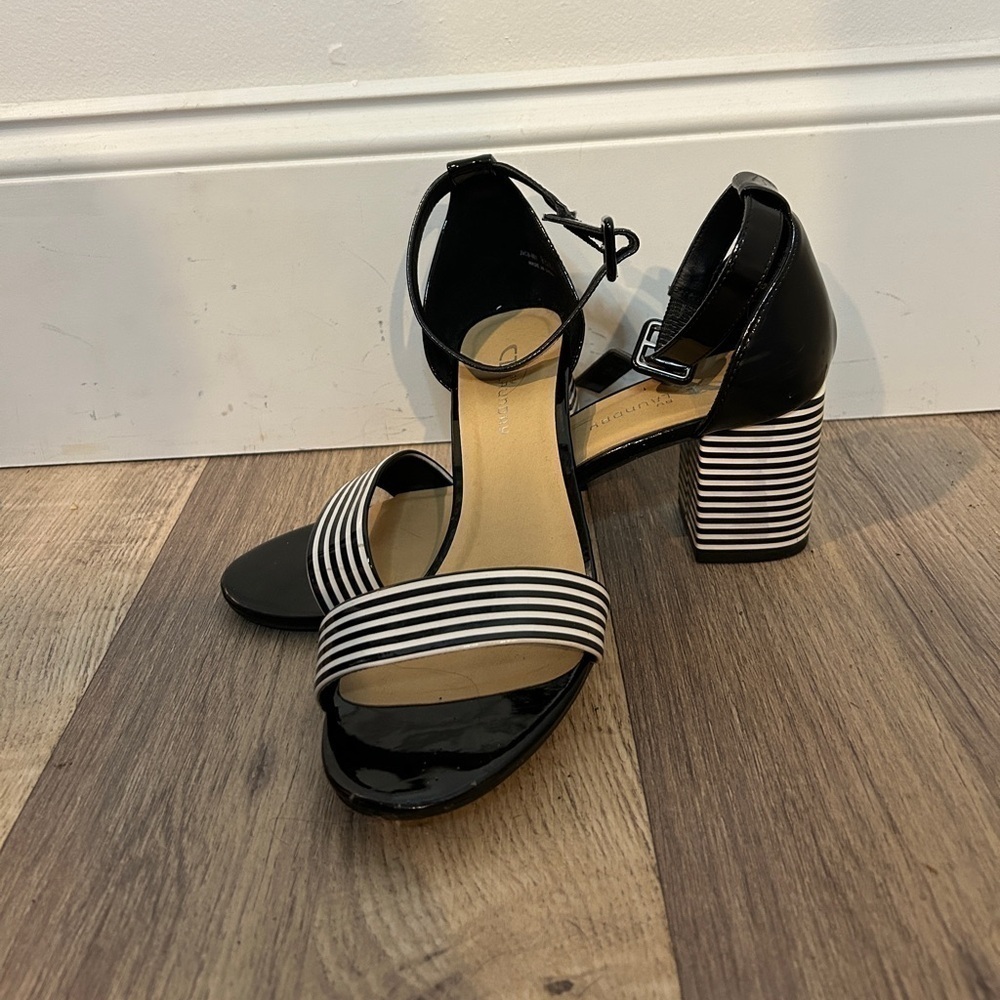 Chinese laundry Jody block heel sandals size 9 1/2